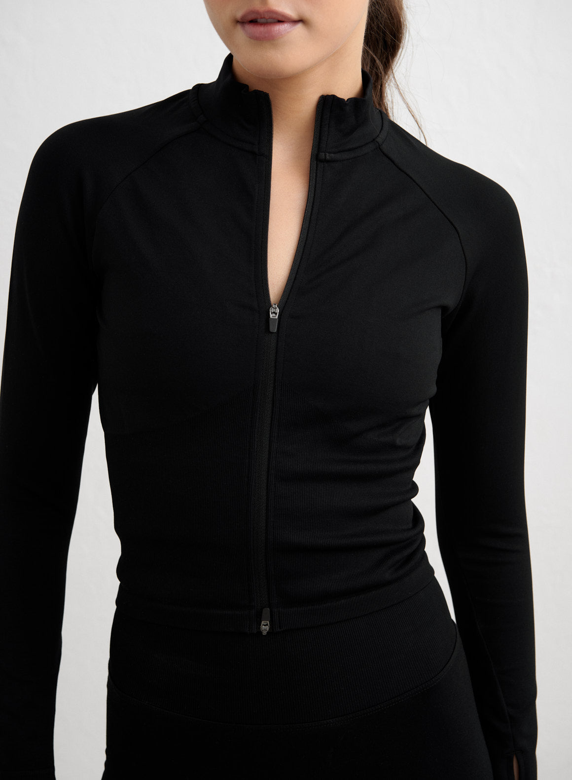 black-shape-seamless-zip-