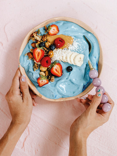 Blue smoothie bowl by @elsaswholesomelife