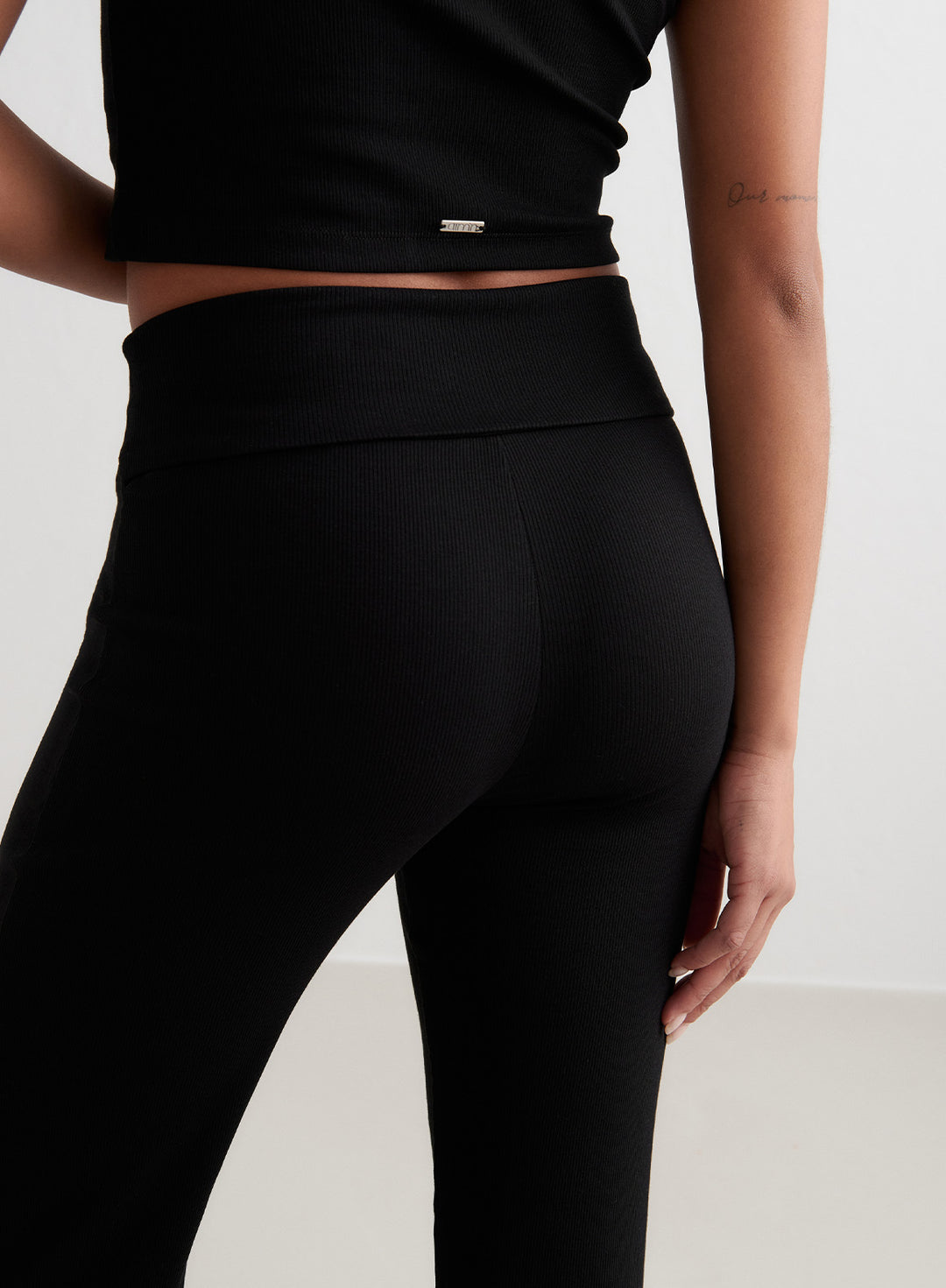 Black Ease Ribbed Pants – AIM'N EU