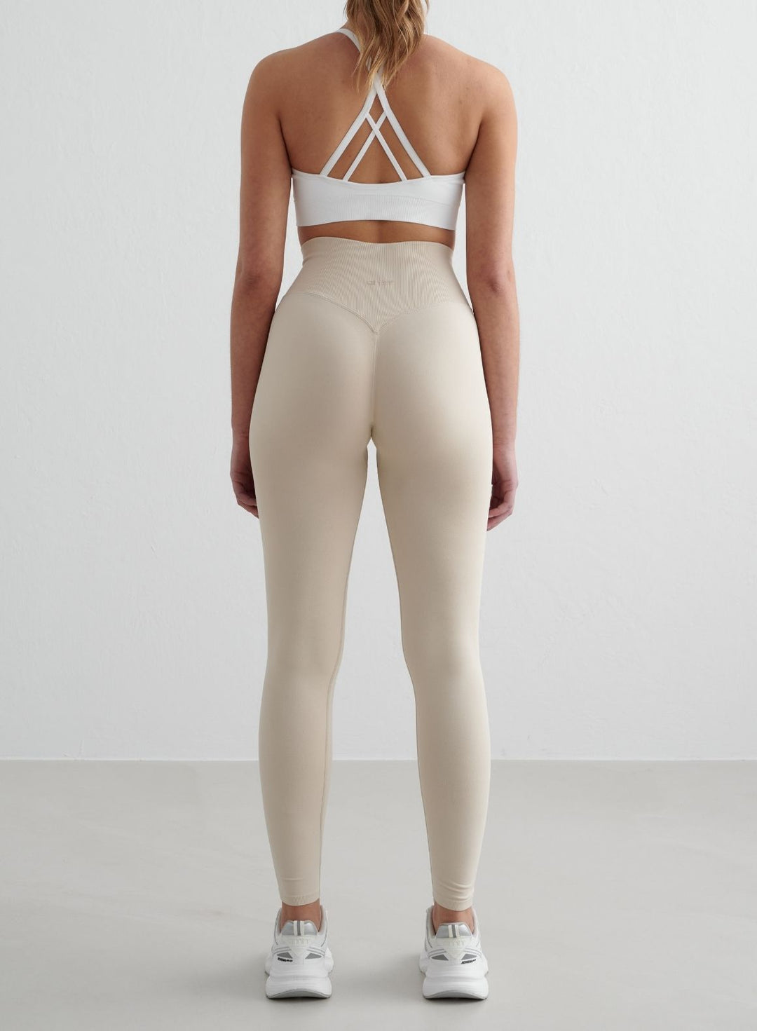 White Shape Seamless Cross Back Bra – AIM'N EU