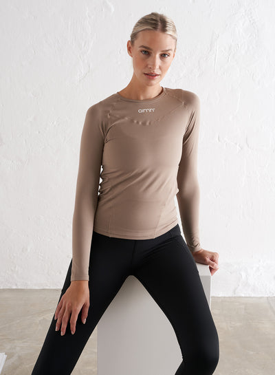 [The model wears size S and is 176 cm.]