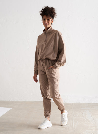 [The model wears size XS and is 167 cm.]
